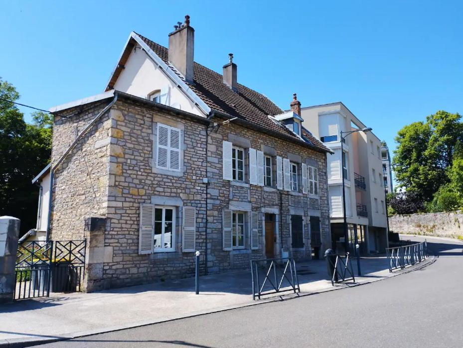Les Glycines, Un Air De Campagne A La Ville เบอซองซง ภายนอก รูปภาพ